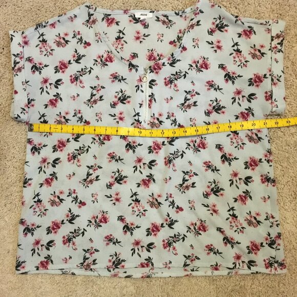 Grey Ditzy Floral Boxy Rolled Cuff Zipper Collar Crepey Top - Picture 13 of 15